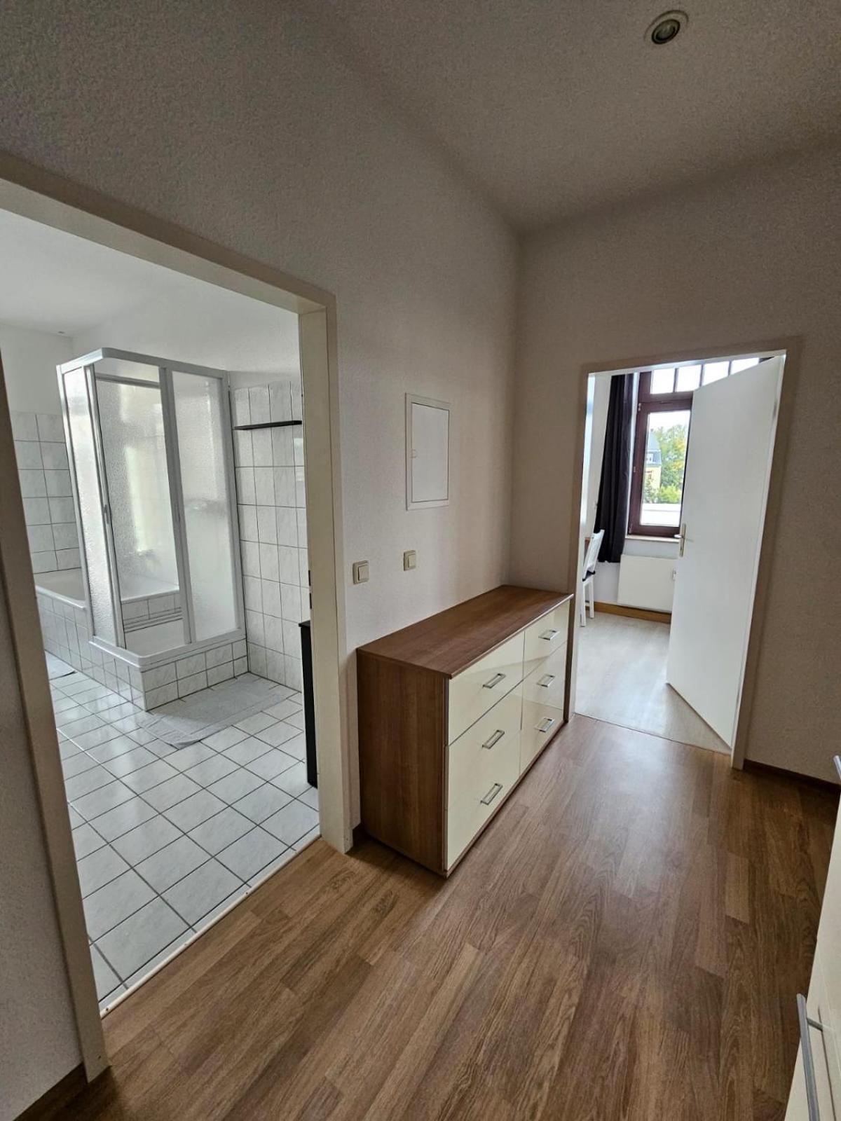 Apartment Grosszuegige Mit Balkon 2 Parkplaetze Badewanne