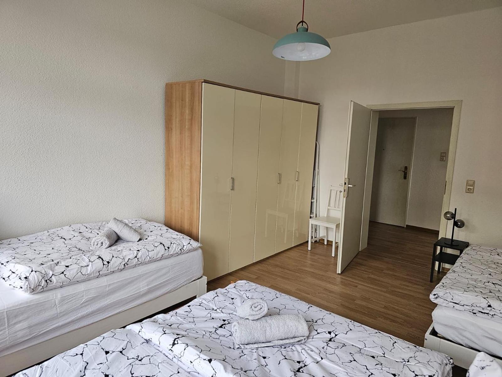 Grosszuegige Mit Balkon 2 Parkplaetze Badewanne Apartment *