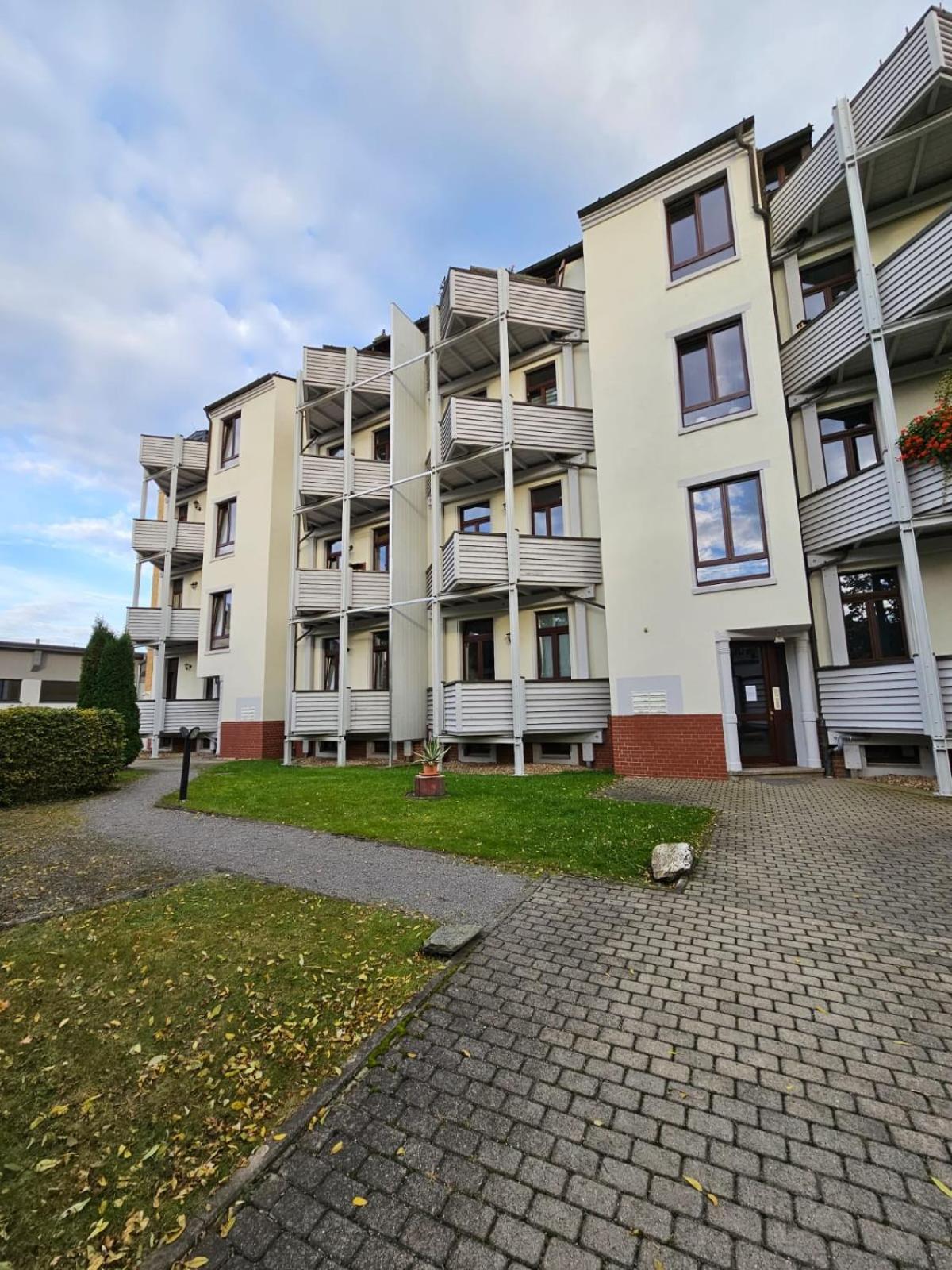 Grosszuegige Mit Balkon 2 Parkplaetze Badewanne Apartment *