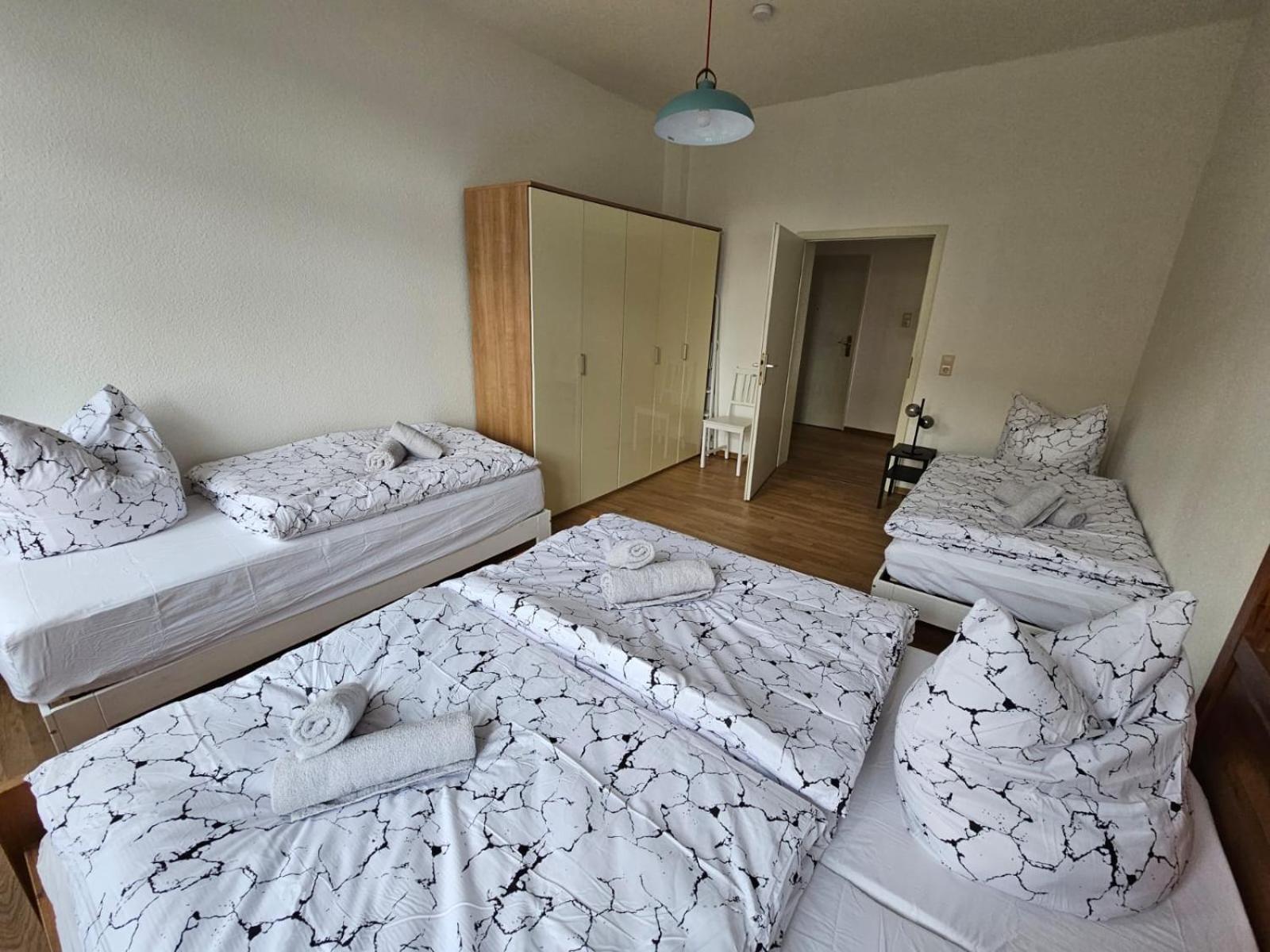 Grosszuegige Mit Balkon 2 Parkplaetze Badewanne Chemnitz