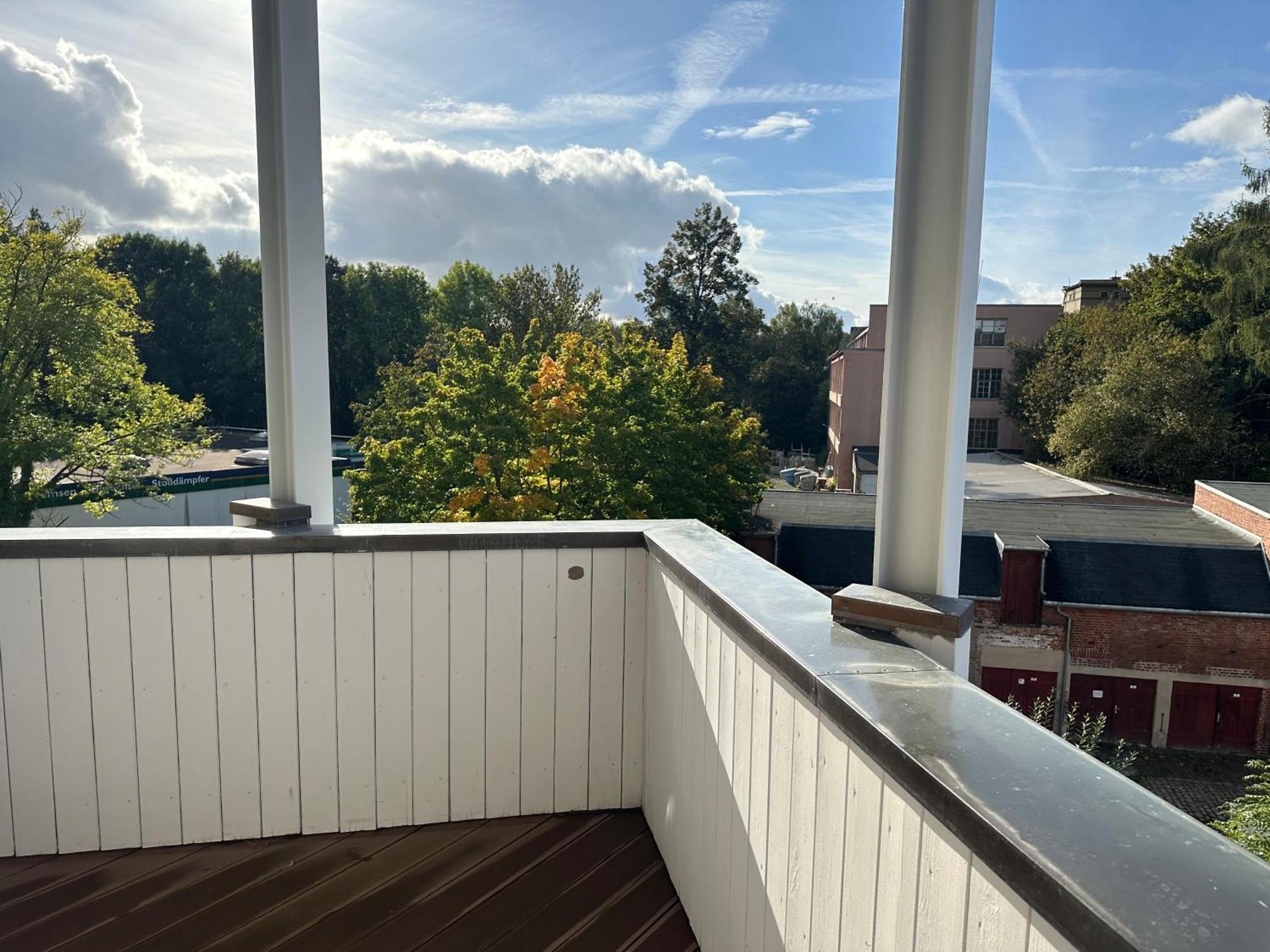 Apartment Grosszuegige Mit Balkon 2 Parkplaetze Badewanne Chemnitz