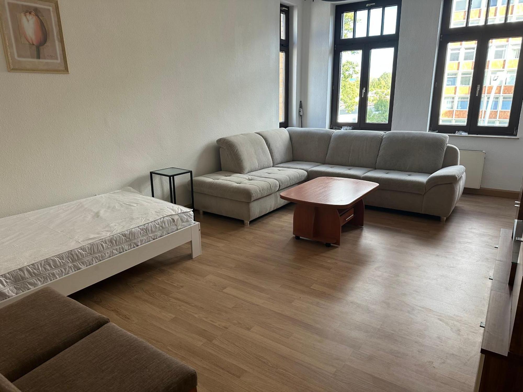Grosszuegige Mit Balkon 2 Parkplaetze Badewanne Apartment Chemnitz