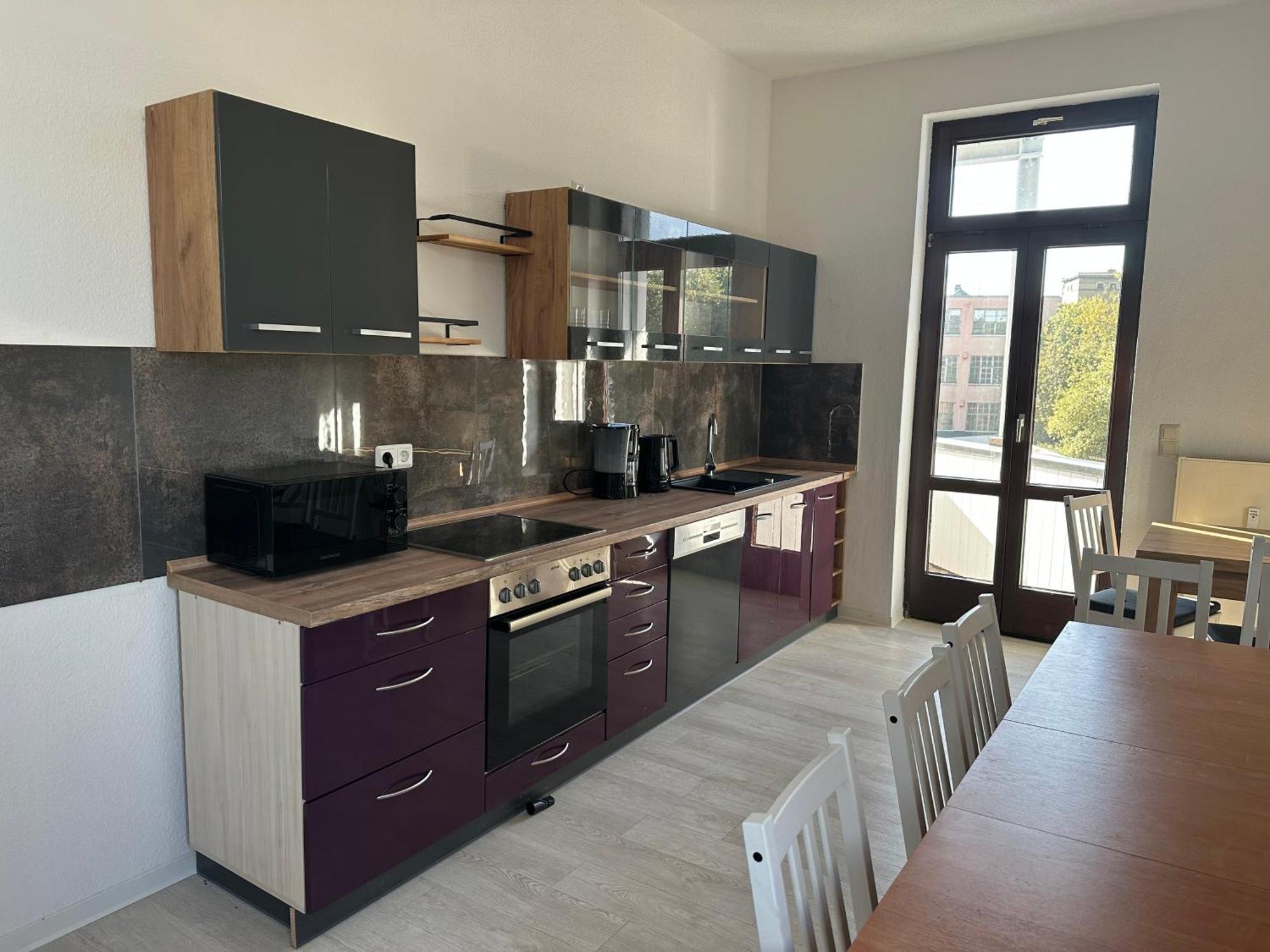 Grosszuegige Mit Balkon 2 Parkplaetze Badewanne Chemnitz